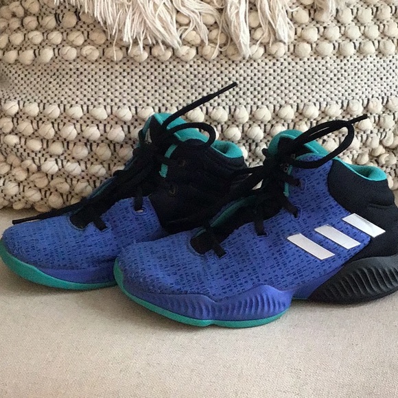 Adidas kids tennis shoes - Picture 2 of 4